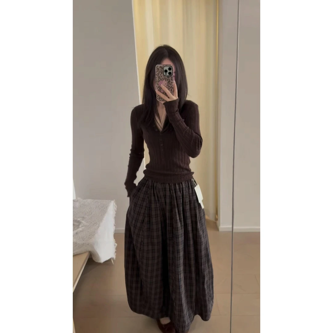 MARIE.COCO赵露思穿搭美拉德V领针织衫上衣花苞格纹半身裙两件套