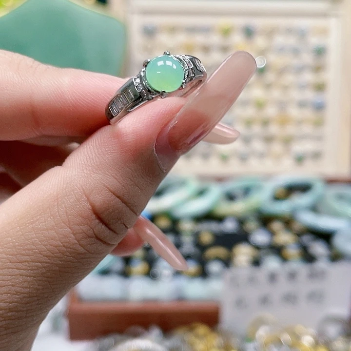 翡翠手镯未镶嵌天然翡翠