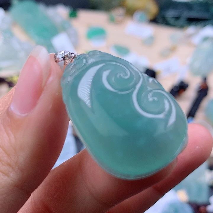 【闪购商品】翡翠颈饰18K金镶嵌翡翠吊坠