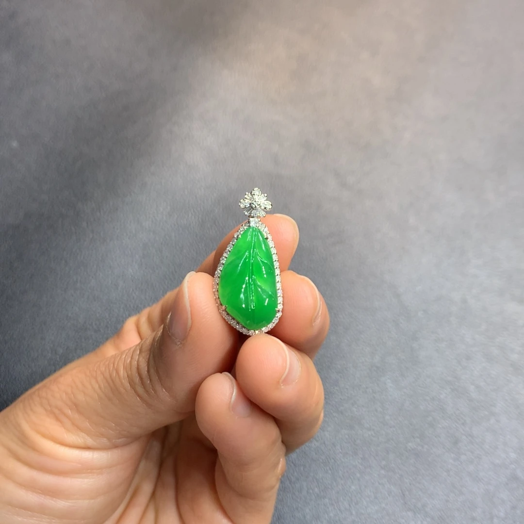 翡翠吊坠(不含链)18K金镶嵌