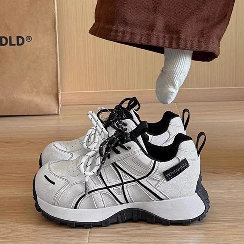 冬季加绒显脚小厚底运动鞋女秋季复古运动休闲鞋增高轻便系带圆头