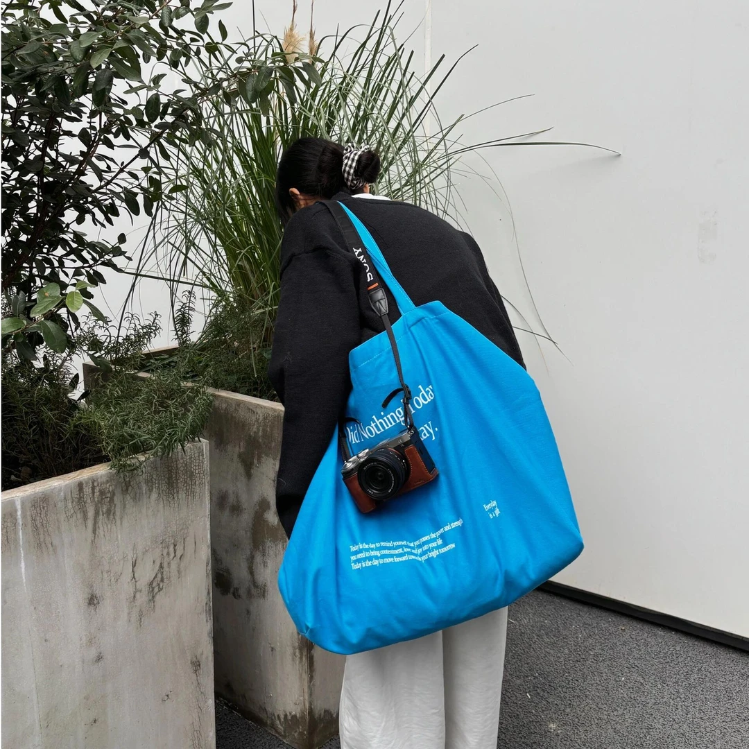 2026新款小众设计大容量松弛感蓝色帆布包百搭通勤单肩手提托特包