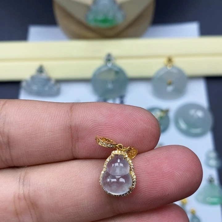吊坠(赠链)18K金镶嵌翡翠葫芦
