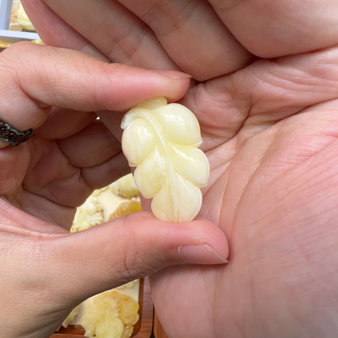 大***文蜜蜡未镶嵌裸石蜜蜡