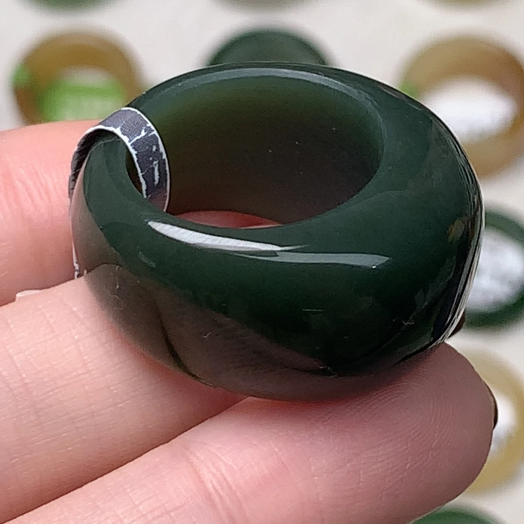 未镶嵌戒指和田玉