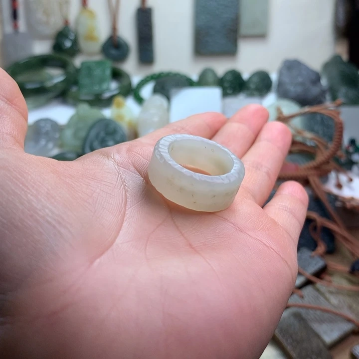 和田玉（糖玉）未镶嵌颈饰