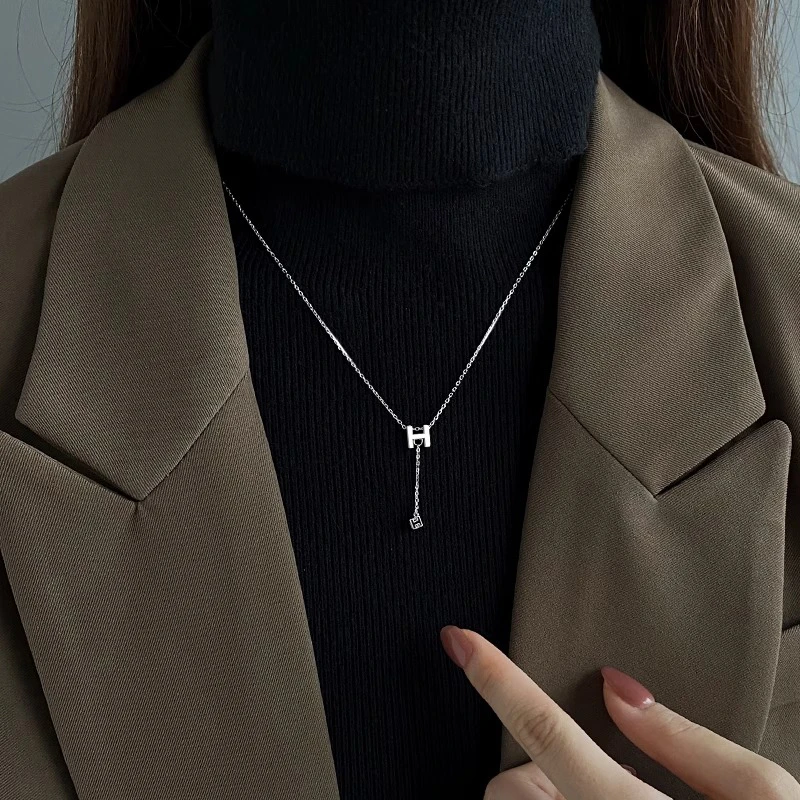 坠链均925银 纯银H字母锁骨链女2025新款爆款项链设计感卫衣链