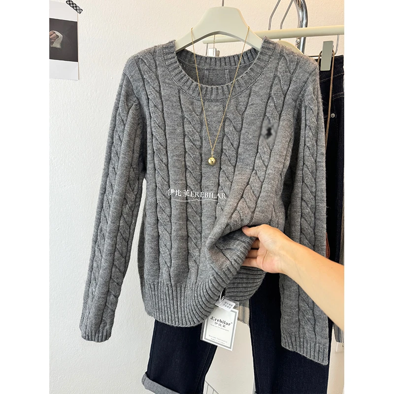 灰色刺绣小马麻花圆领套头毛衣女秋冬新款内搭软糯针织衫打底上衣