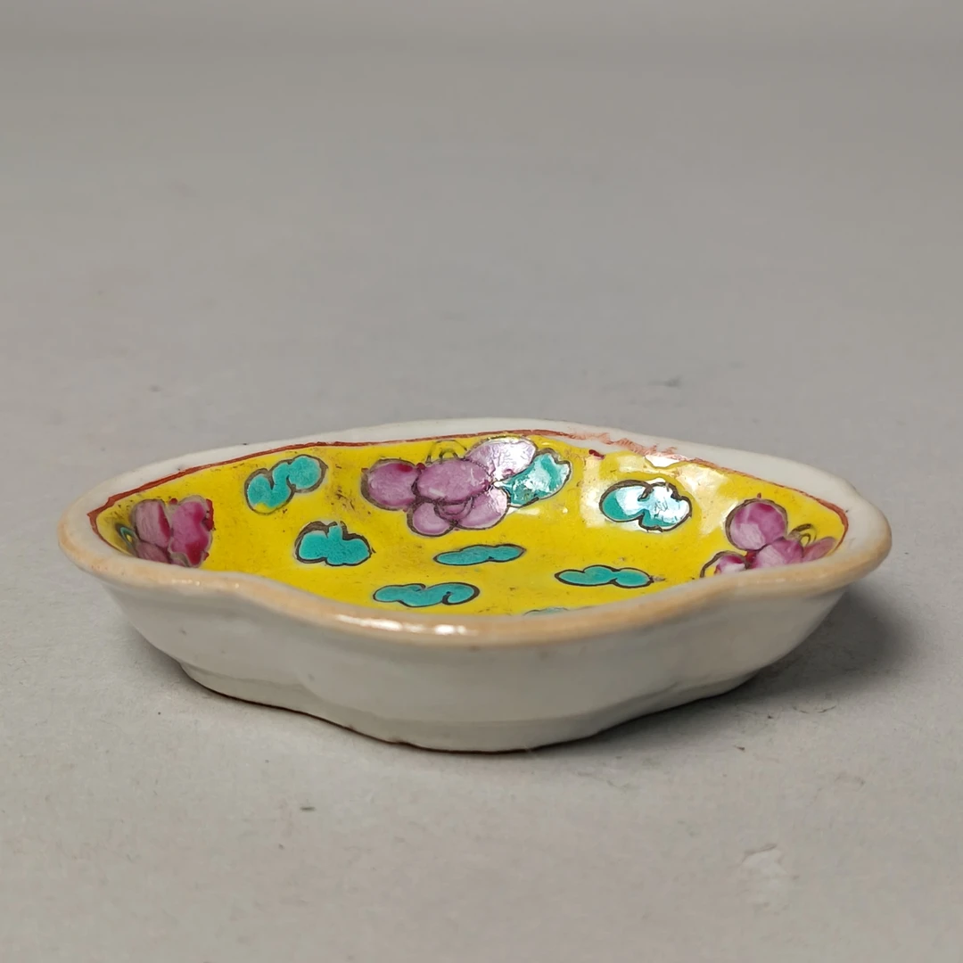 【010022519】清晚期 黄地粉彩花卉海棠洗