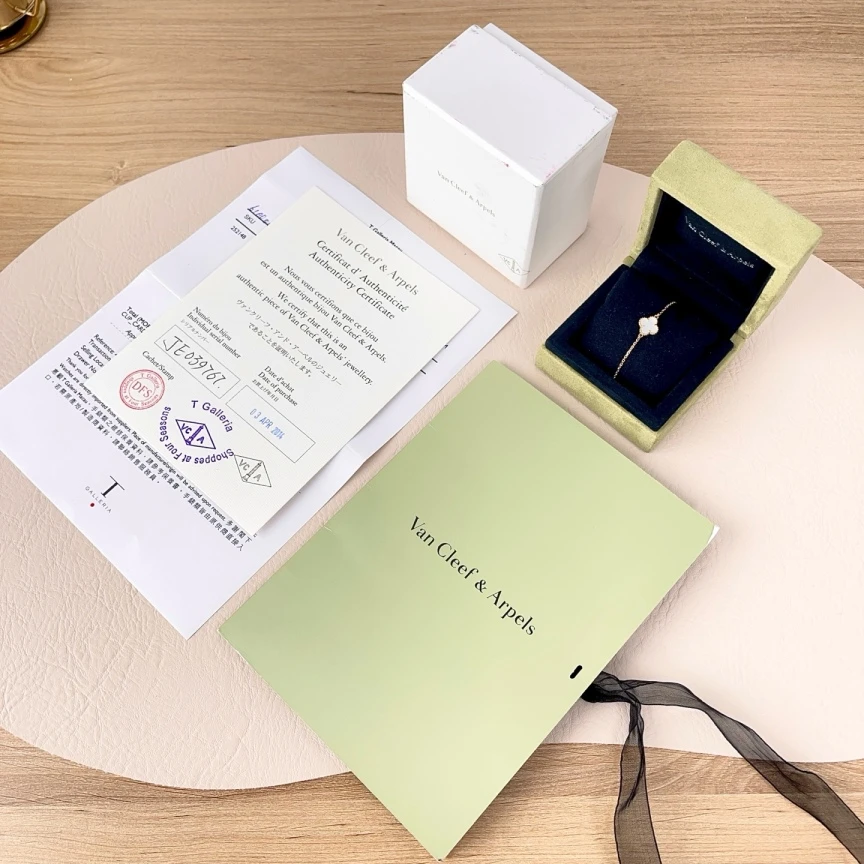 95新 梵克雅宝 【九筒奢品】白花手链/链长18cm/9864