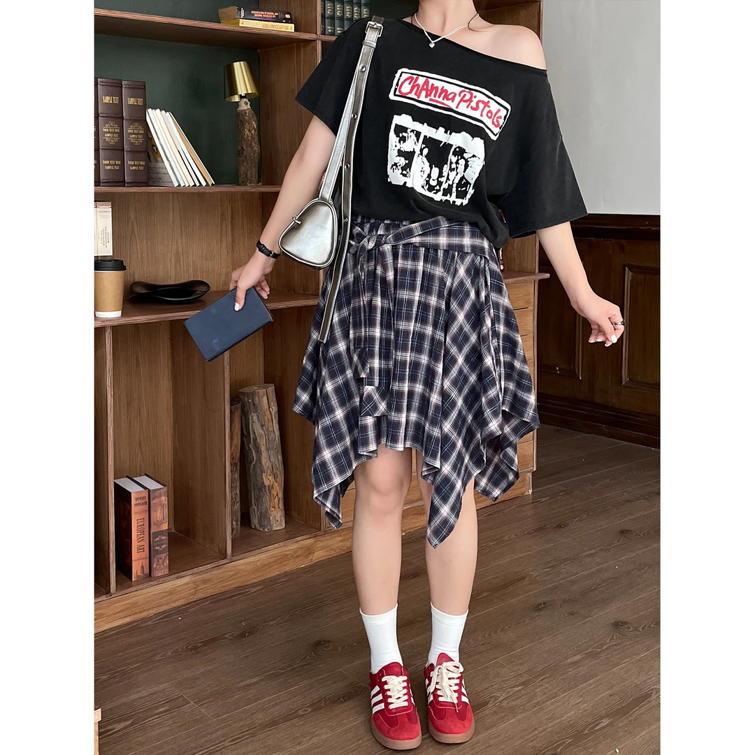大码短裙女2025新款夏季独特漂亮减龄款裙子胖mm格子不规则半身裙