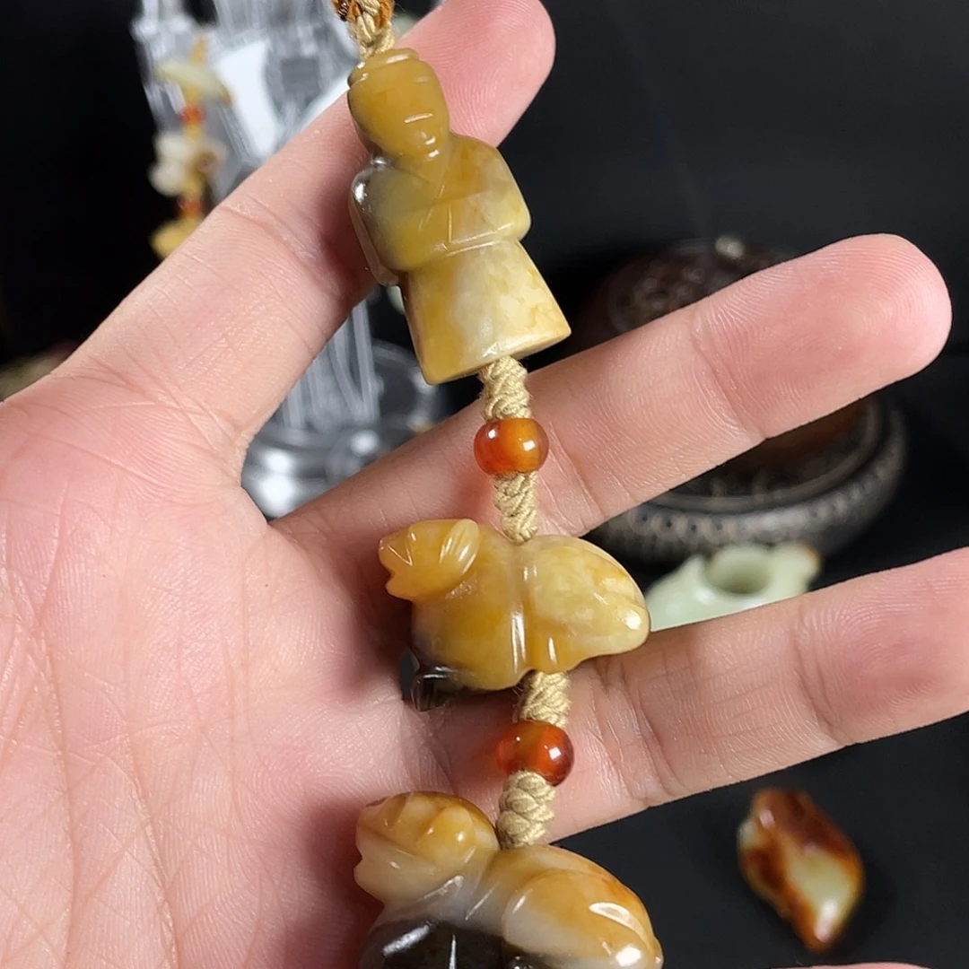 用***3颈饰未镶嵌和田玉