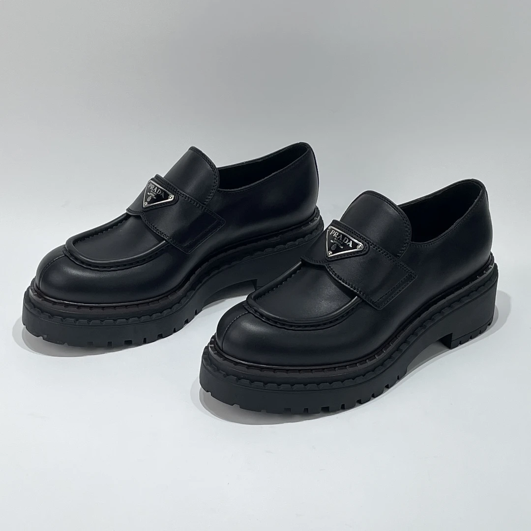 99新 Prada/普拉达  37码 黑色厚底三角标乐福鞋 /ML02032