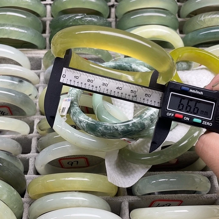 蛇纹石玉未镶嵌手镯1166
