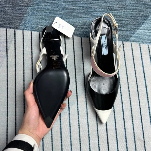 未使用 Prada/普拉达 黑白配色尖头高跟鞋三六码