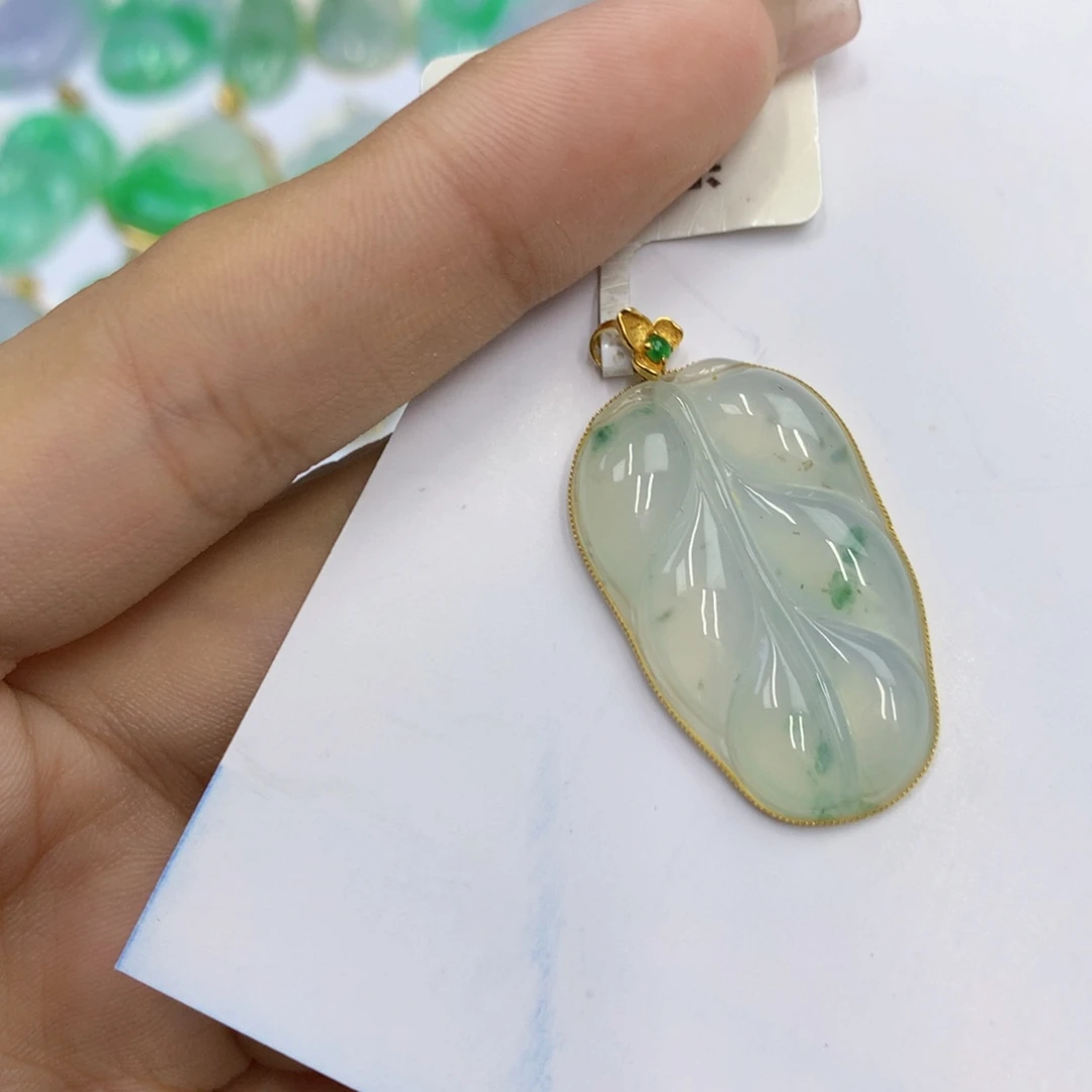 翡翠18K金镶嵌颈饰翡翠