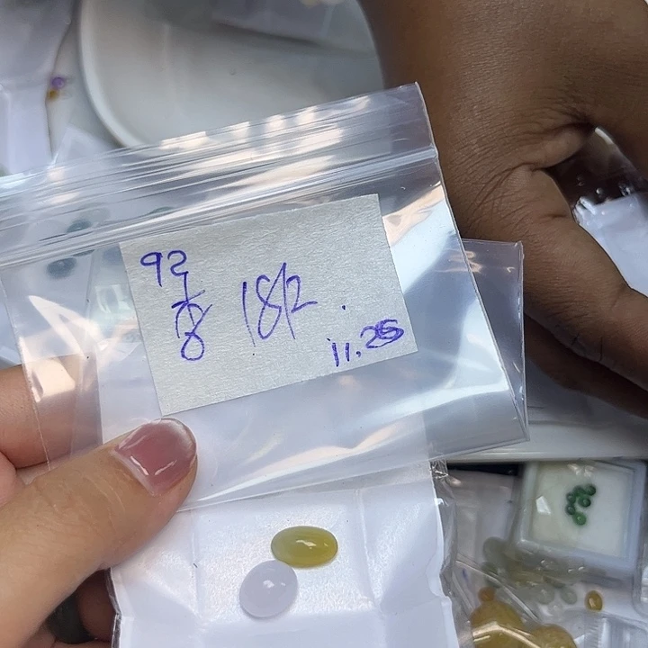 李***平定制翡翠未镶嵌不