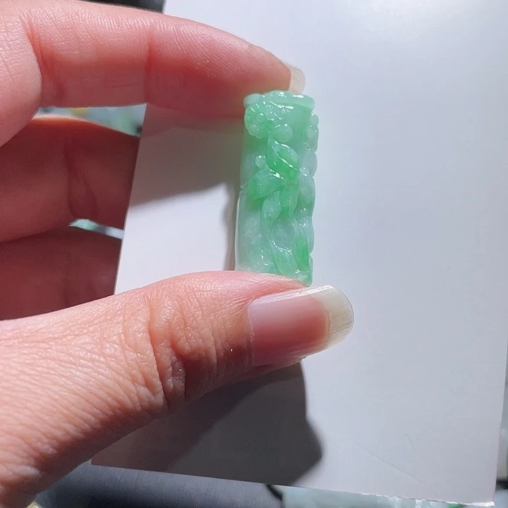 颈饰未镶嵌翡翠天