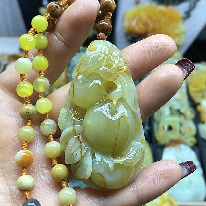 蛇纹石玉挂件未镶嵌