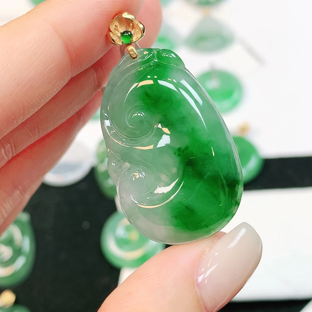 翡翠18K金镶嵌颈饰