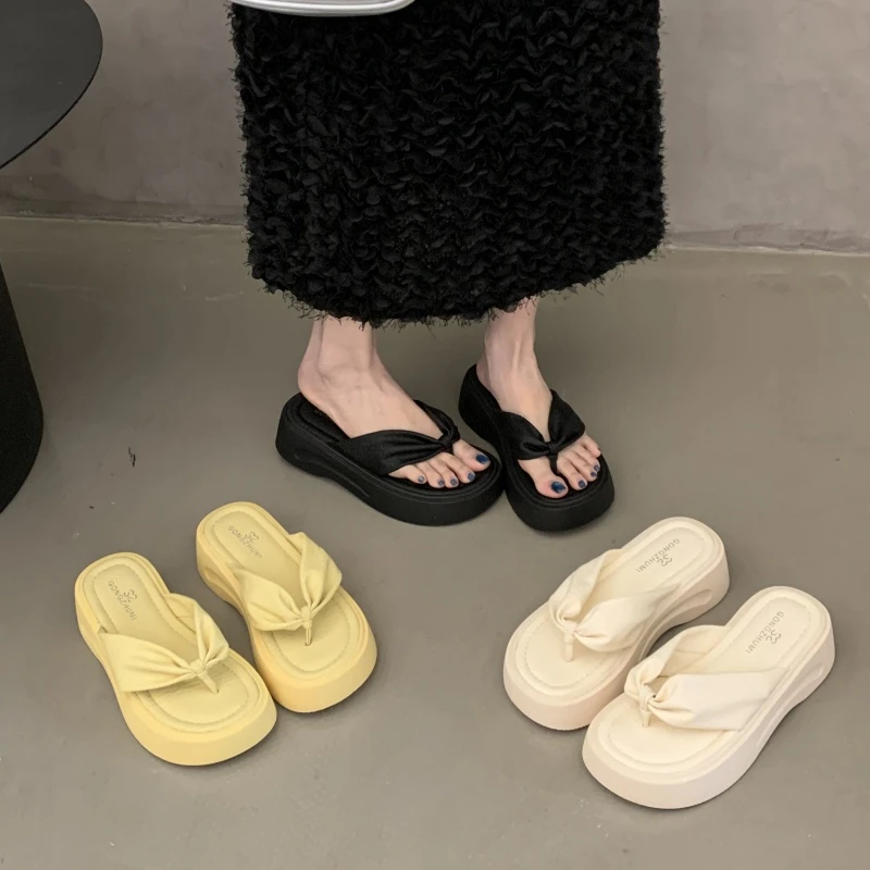 松糕厚底夹趾人字拖鞋外穿女鞋2025新款夏季配裙子增高踩屎感凉鞋