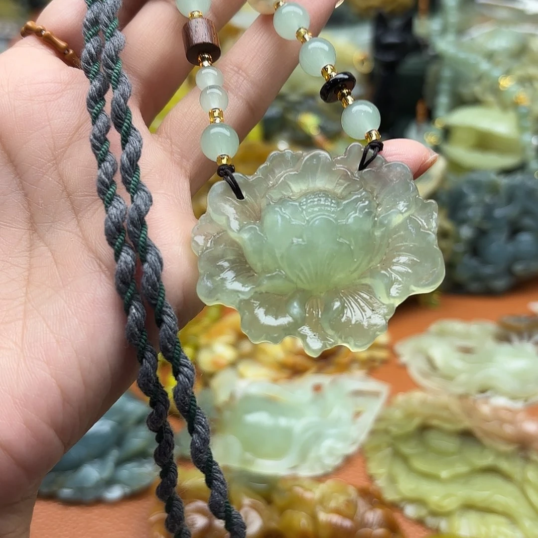 蛇纹石玉未镶嵌吊坠