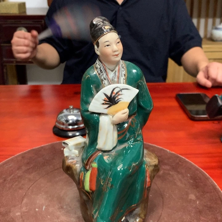 化**简景德镇陶瓷人物雕塑