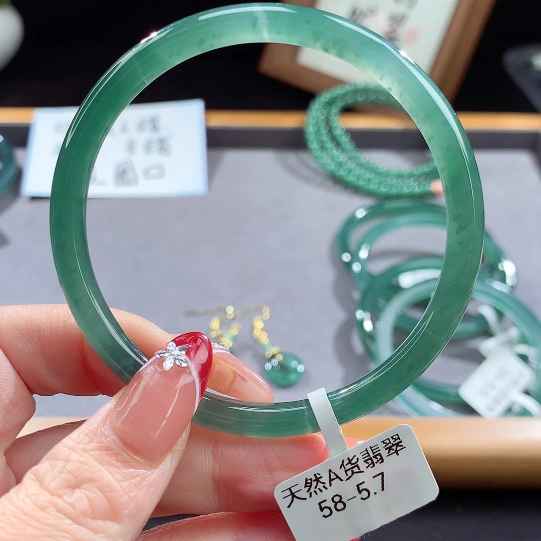 翡翠手镯（圆镯）未镶嵌