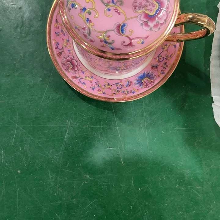 搪瓷瑕疵办公杯粉色的一个