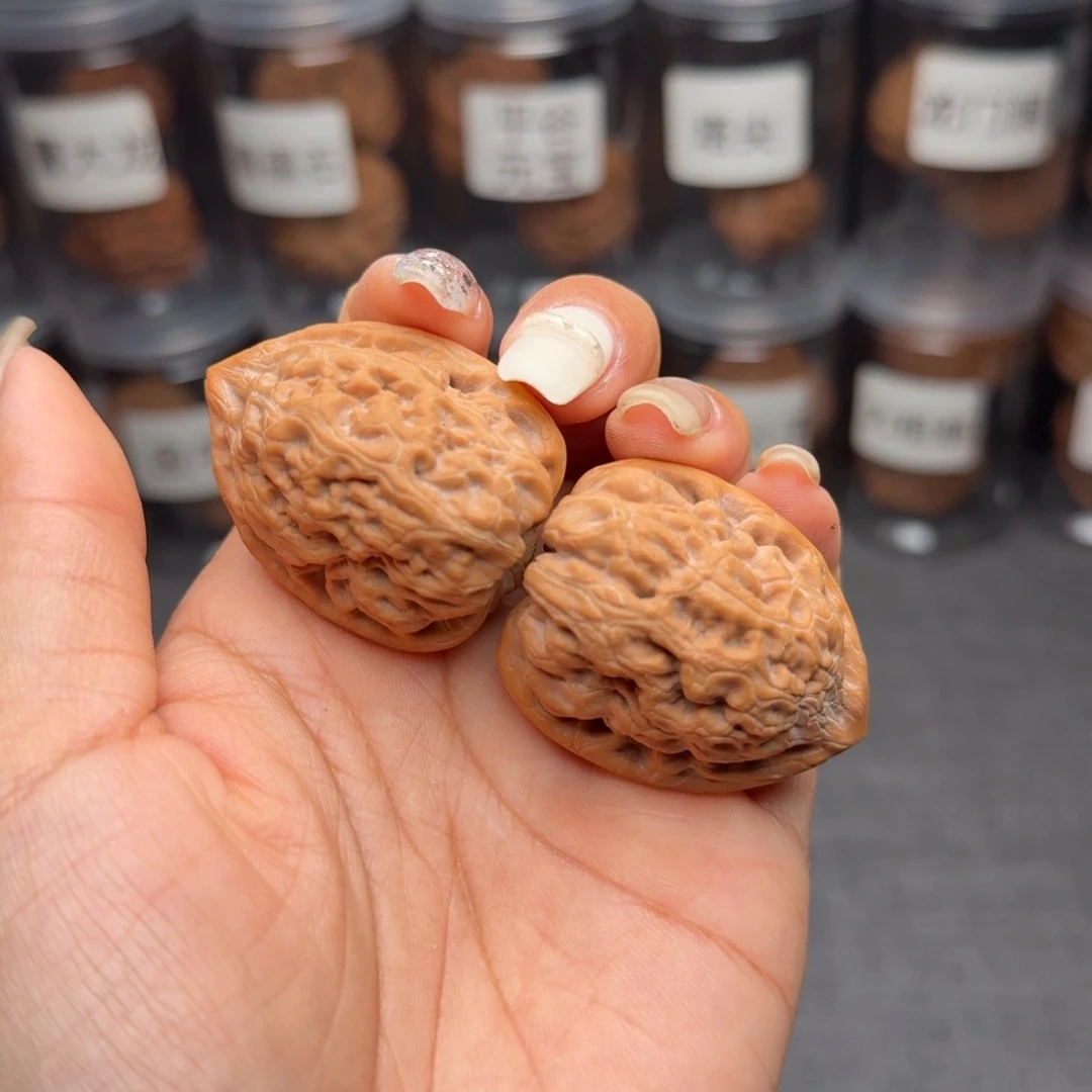 文玩核桃把件野生子弹头