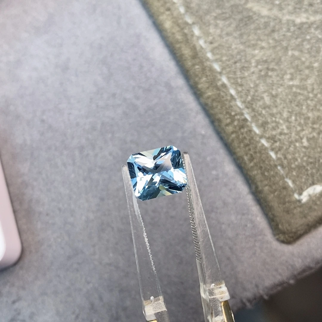 海蓝宝石笔搁未镶嵌2.5ct 超级圣玛利亚