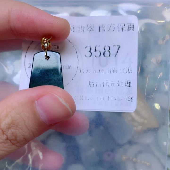 吊坠(不含链)未镶嵌翡翠