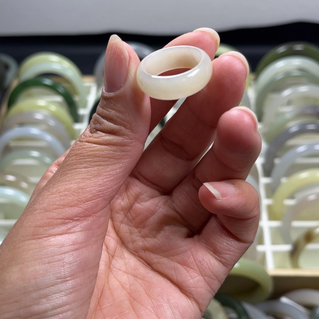 和田玉未镶嵌珠宝半成品指环直径17