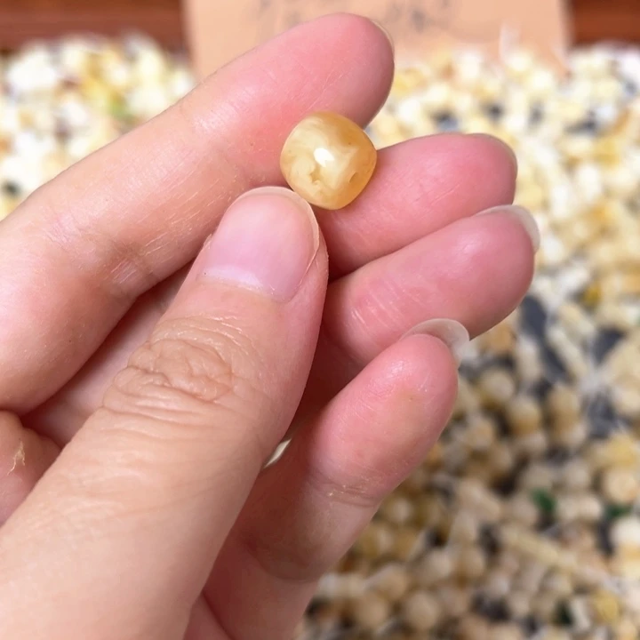 蜜蜡未镶嵌裸石10mm一个