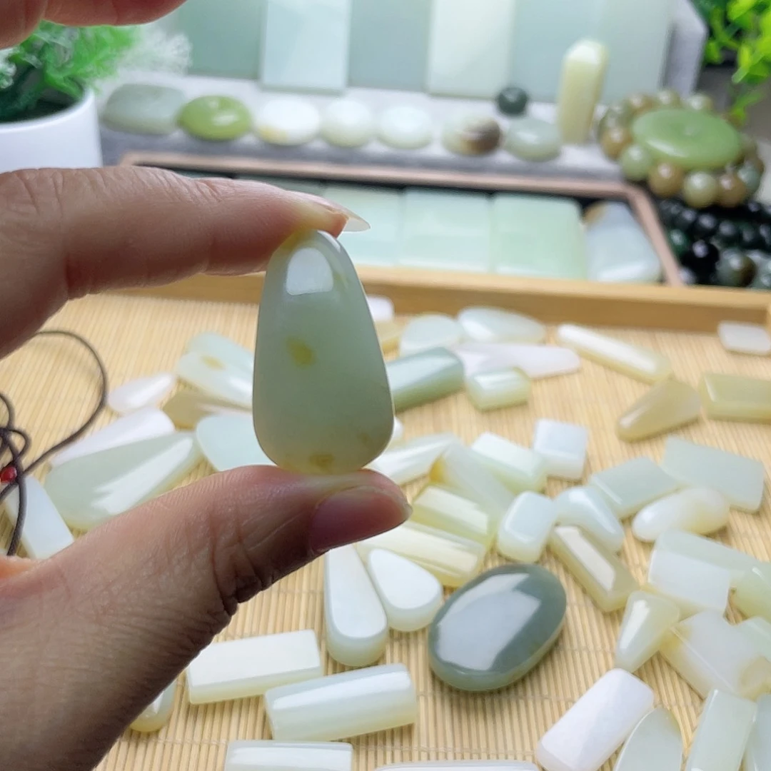 颈饰未镶嵌和田玉（糖玉）风***螂