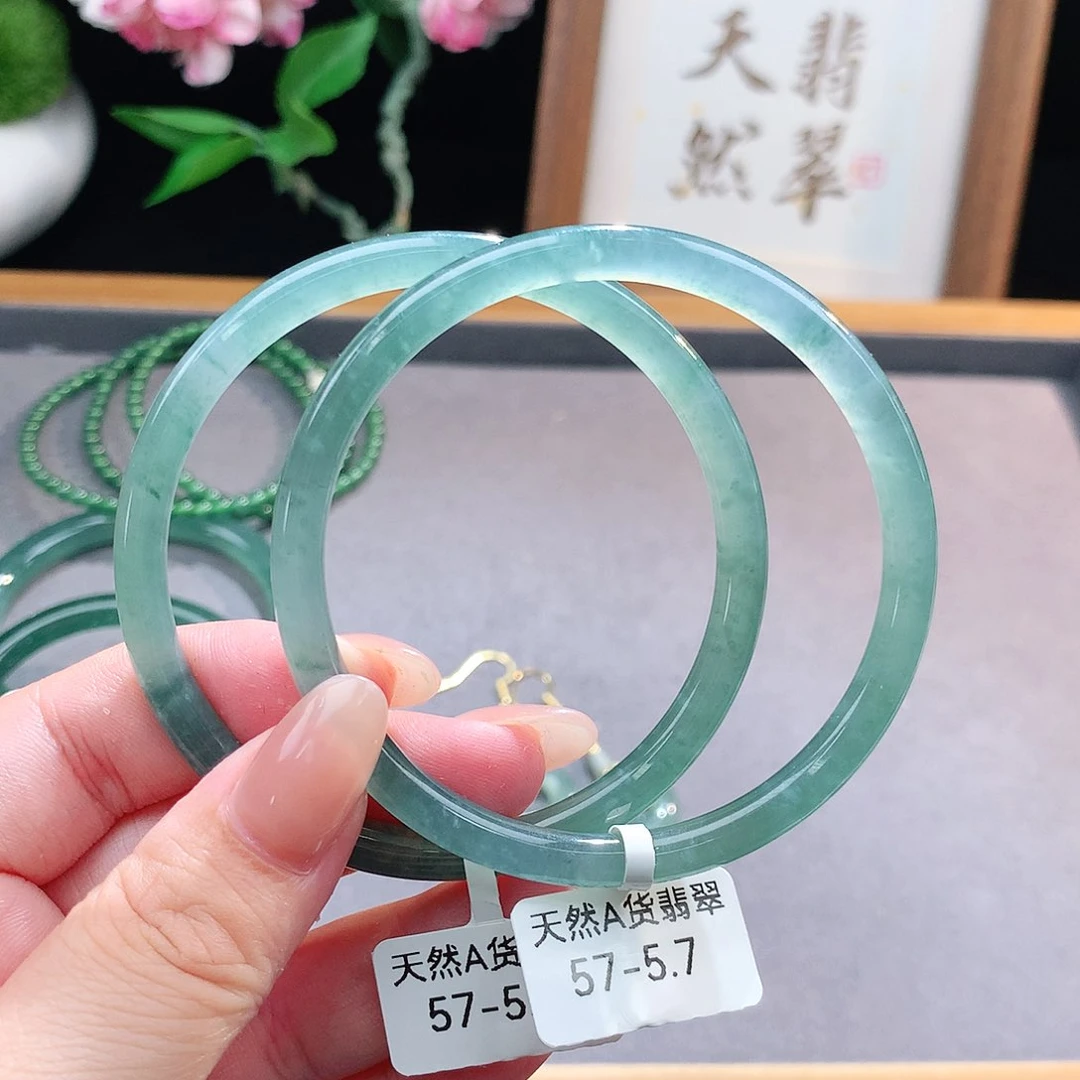 未镶嵌手镯（圆镯）翡翠