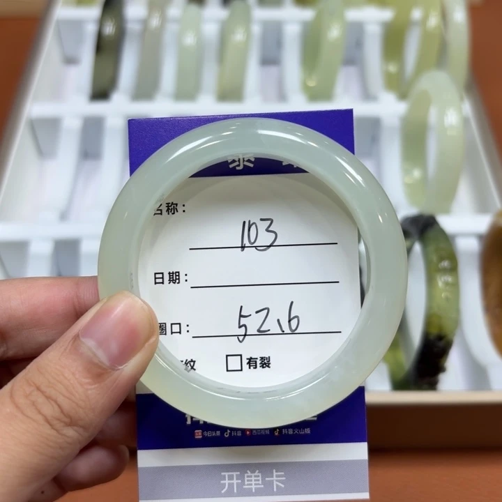 未镶嵌岫玉手镯天然