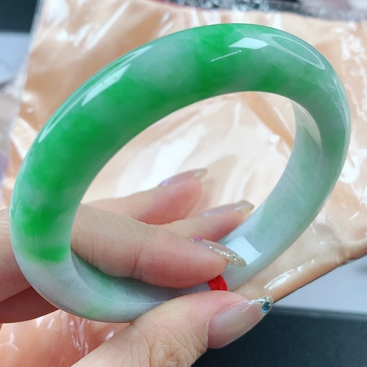 未镶嵌手镯翡翠，690