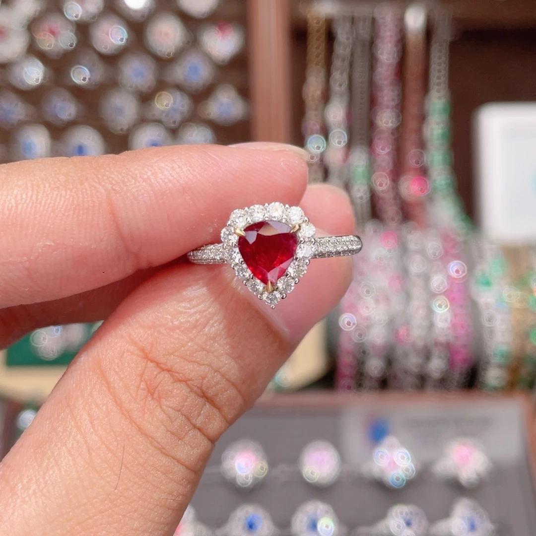 红宝石18K金镶嵌戒指1.07ct 无烧鸽血