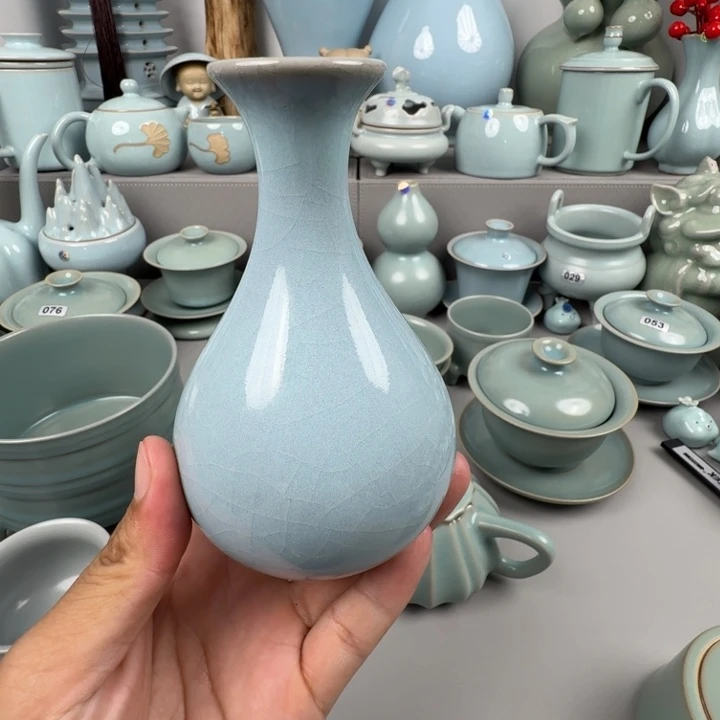 天青色小玉壶春瓶