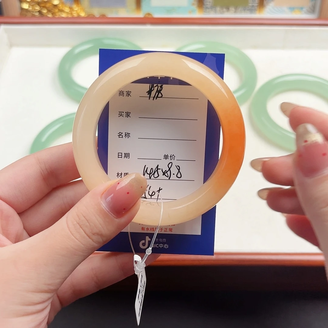 *****未镶嵌手镯石英质玉