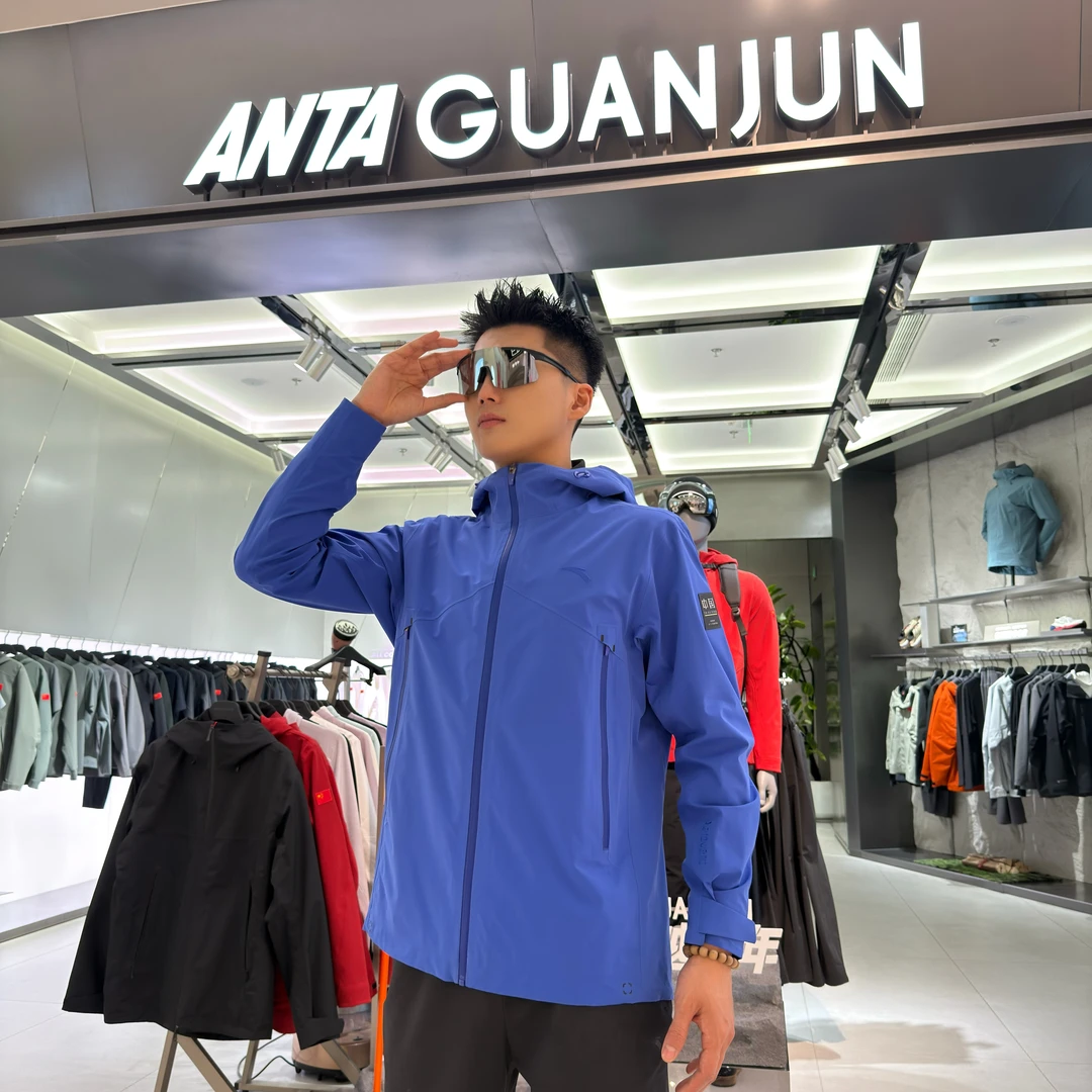 安踏呼吸膜轻质冲锋衣防泼水新款户外男士外套流光风防风上衣