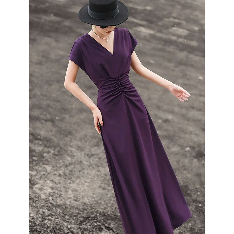 兰瑟儿2025夏季新款气质高级感通勤短袖V领收腰褶皱紫色连衣裙女
