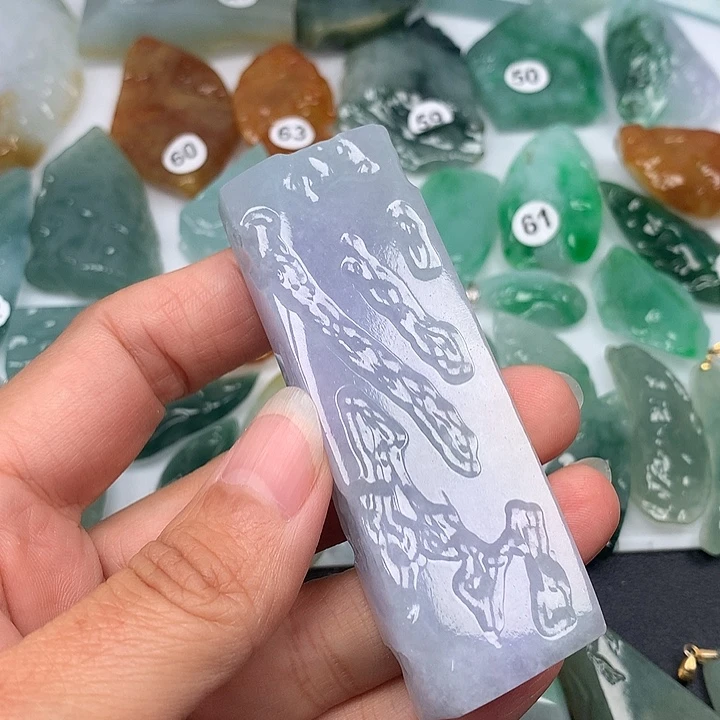 翡翠未镶嵌颈饰随型