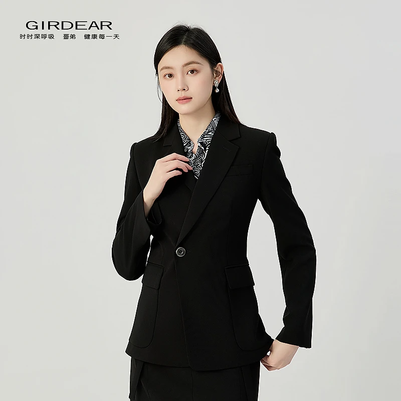 哥弟  女装新款经典时尚职场通勤简约百搭正肩收腰西装外套140096
