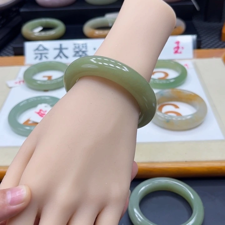 未镶嵌手镯石英质玉朦*