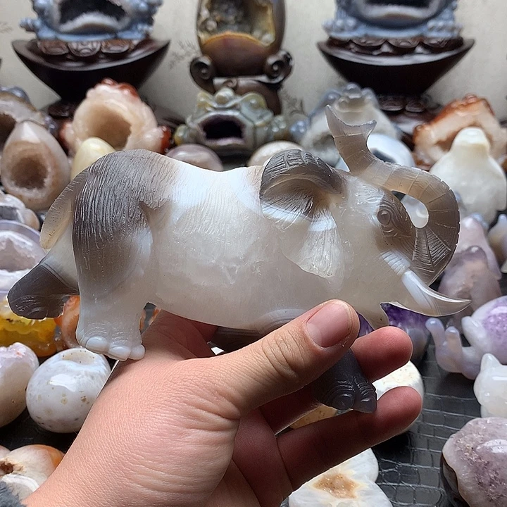 K***i玛瑙/玉髓未镶嵌珠宝奇石天然水晶玛瑙大象