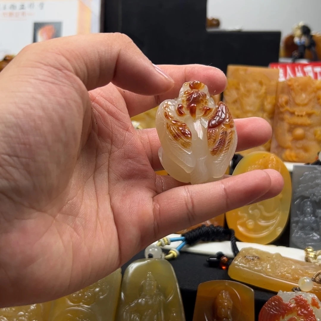 未镶嵌石英质玉（黄龙玉）多样性发货，发其一