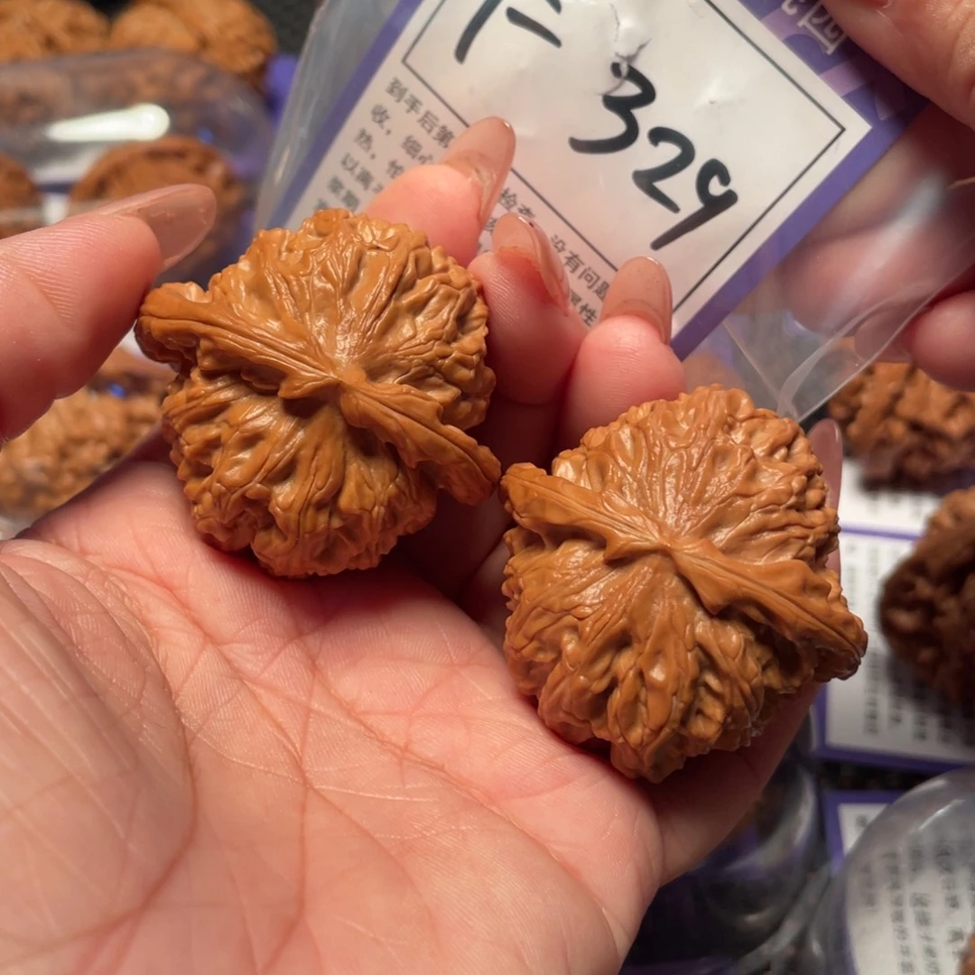 文玩核桃把件329号白狮子43