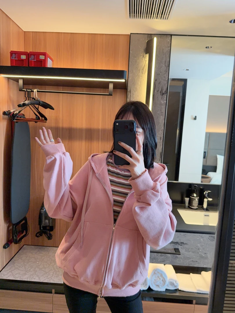 【张静芝】韩国新品~简约百搭经典款磨破设计连帽粉嫩女生外套